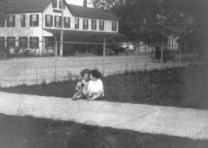 1930-1939 Two children on courthouse lawn