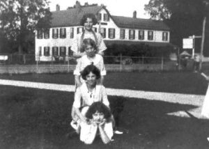 1930-1939 Four girls on courthouse lawn